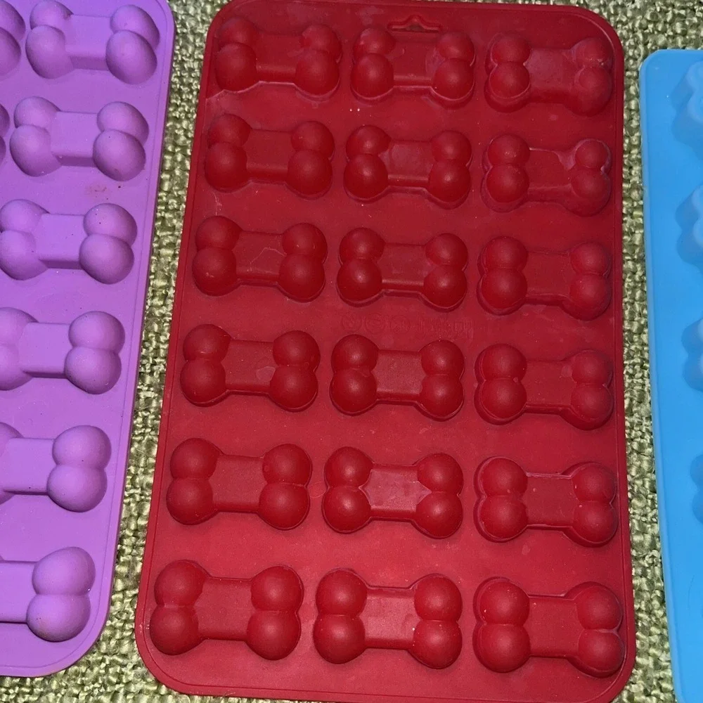 Lot Of 3 Silicone Mold Dog Bone Paw Treat, Paw Shaped, ‎ 3 Bone Cookie Cutters
